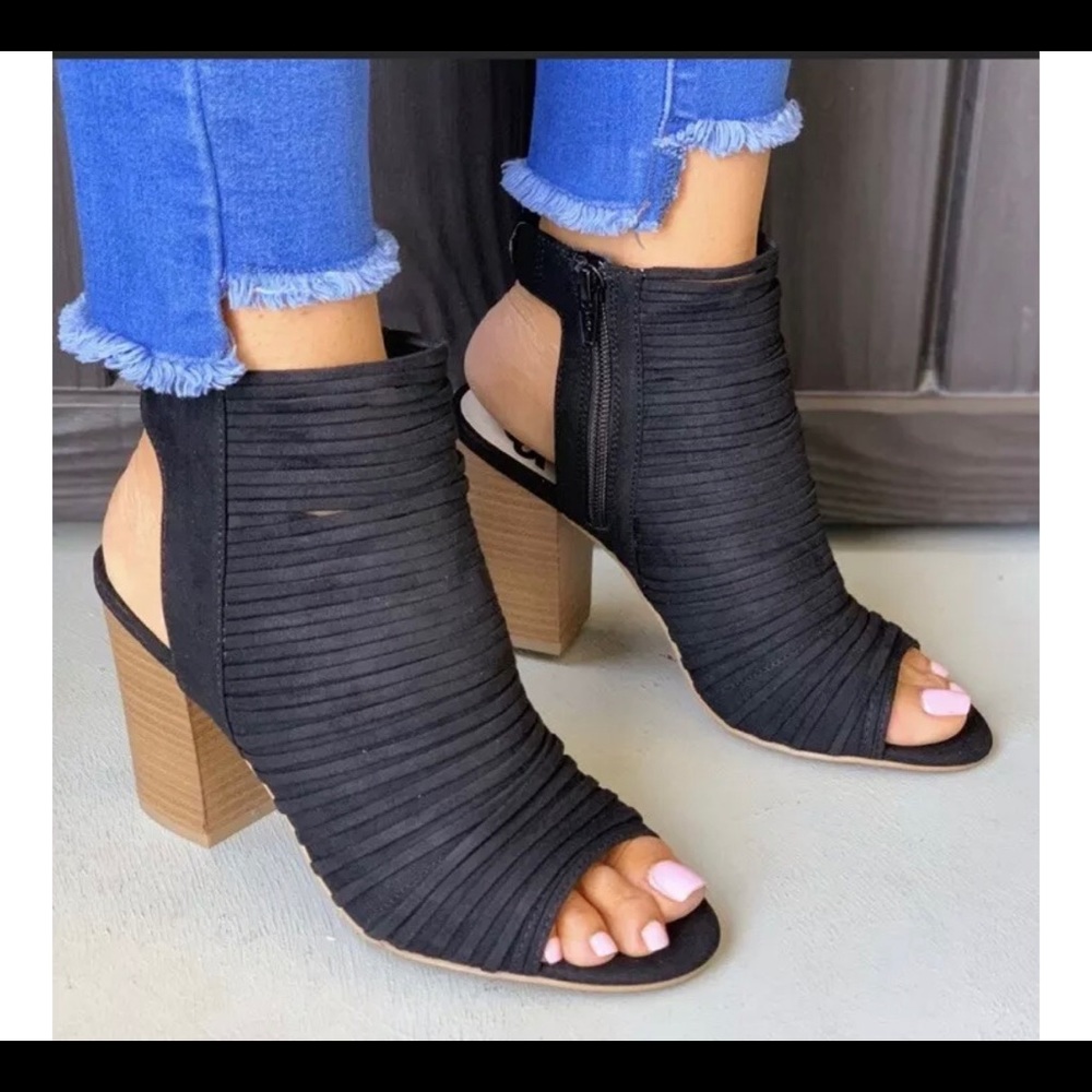 Bought these online, but they’re too big on me